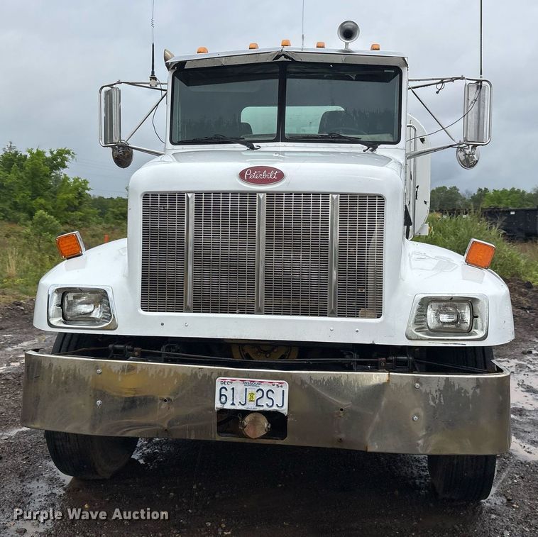 image for item OB9689 2001 Peterbilt 330 water truck