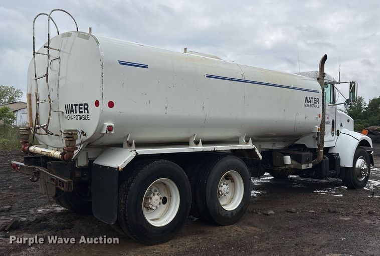 image for item OB9689 2001 Peterbilt 330 water truck