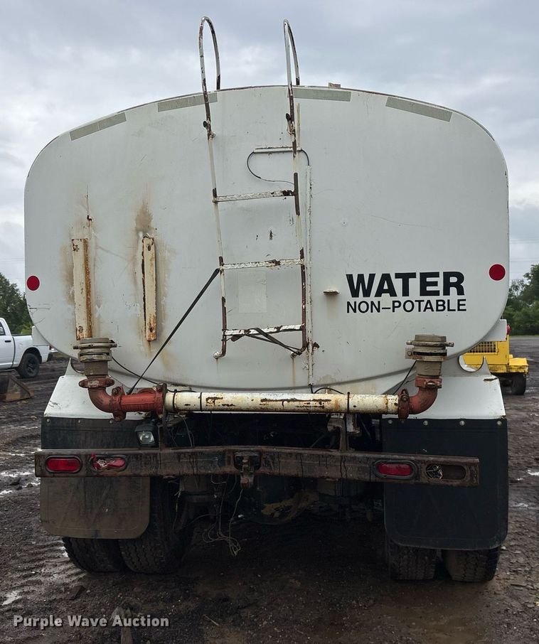 image for item OB9689 2001 Peterbilt 330 water truck