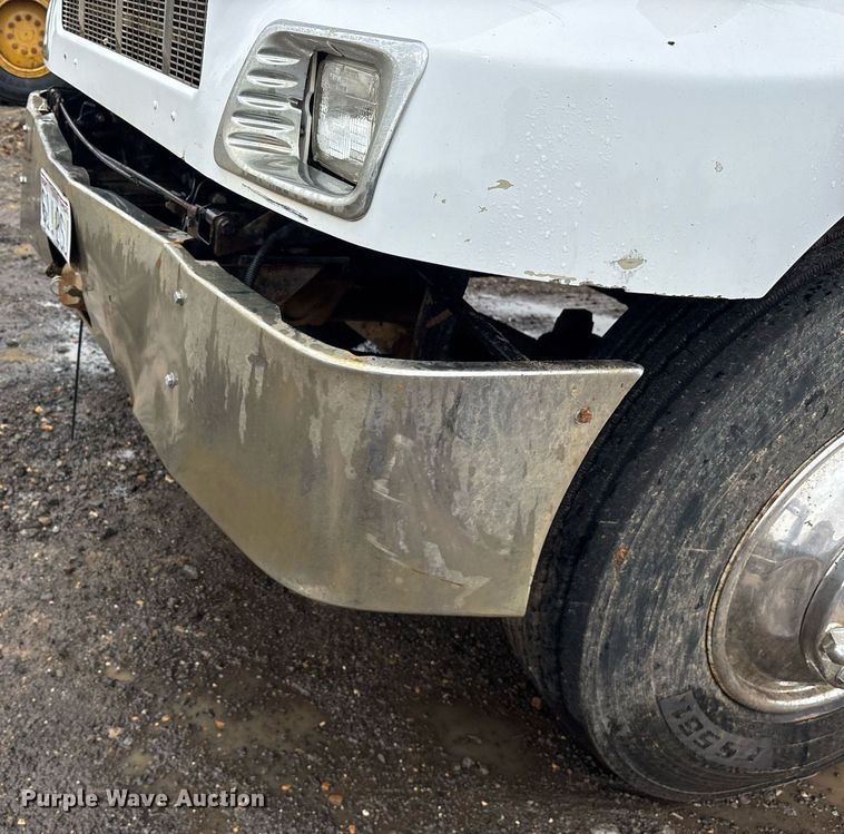 image for item OB9689 2001 Peterbilt 330 water truck