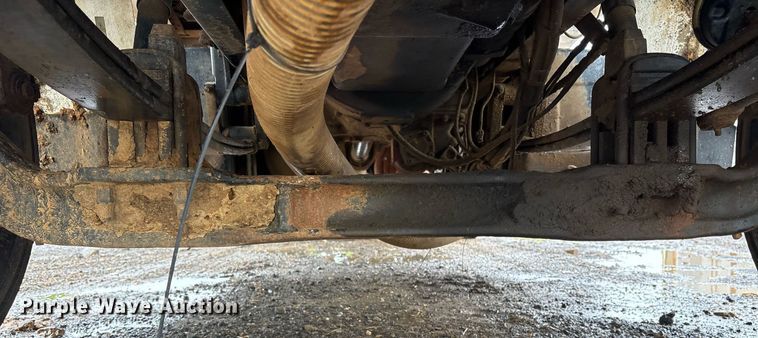 image for item OB9689 2001 Peterbilt 330 water truck