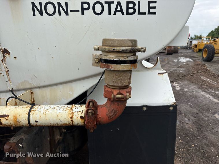 image for item OB9689 2001 Peterbilt 330 water truck