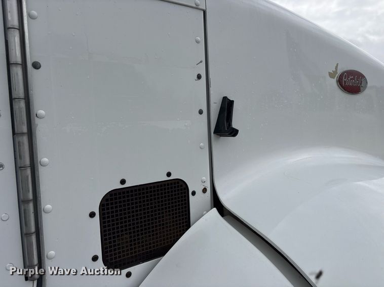 image for item OB9689 2001 Peterbilt 330 water truck