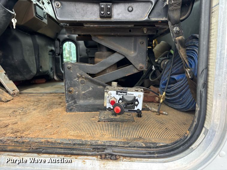 image for item OB9689 2001 Peterbilt 330 water truck