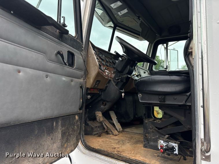 image for item OB9689 2001 Peterbilt 330 water truck