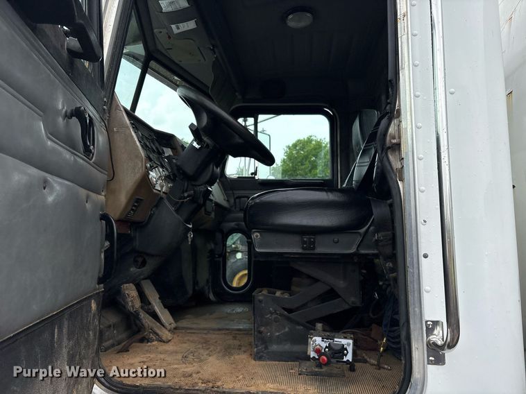 image for item OB9689 2001 Peterbilt 330 water truck