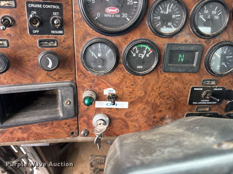 image for item OB9689 2001 Peterbilt 330 water truck