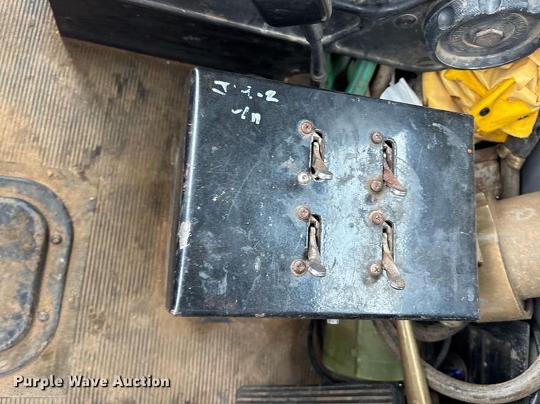 image for item OB9689 2001 Peterbilt 330 water truck