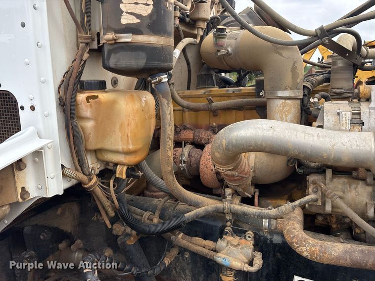 image for item OB9689 2001 Peterbilt 330 water truck