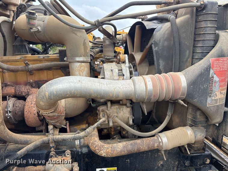 image for item OB9689 2001 Peterbilt 330 water truck