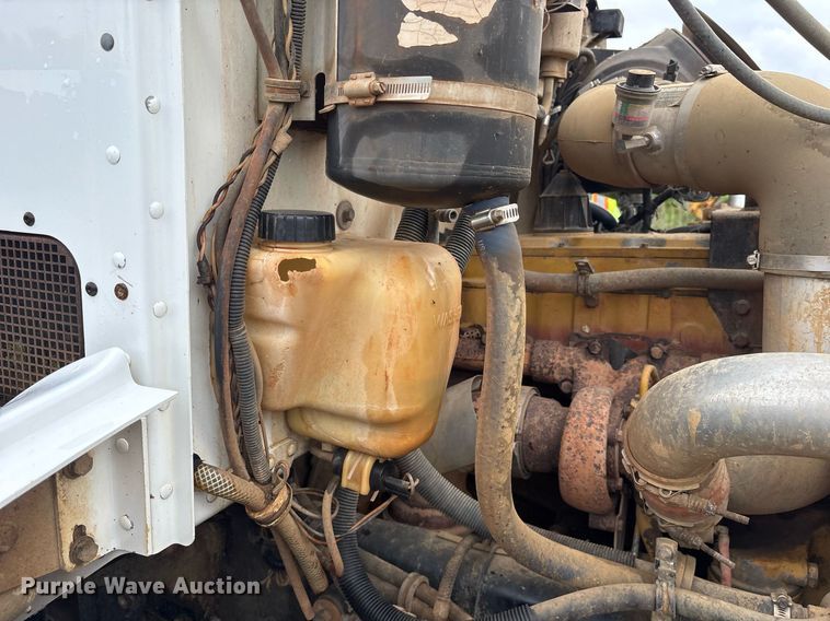 image for item OB9689 2001 Peterbilt 330 water truck