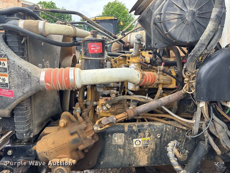 image for item OB9689 2001 Peterbilt 330 water truck