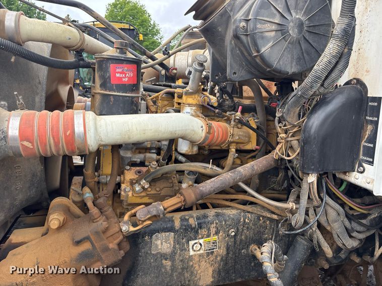 image for item OB9689 2001 Peterbilt 330 water truck