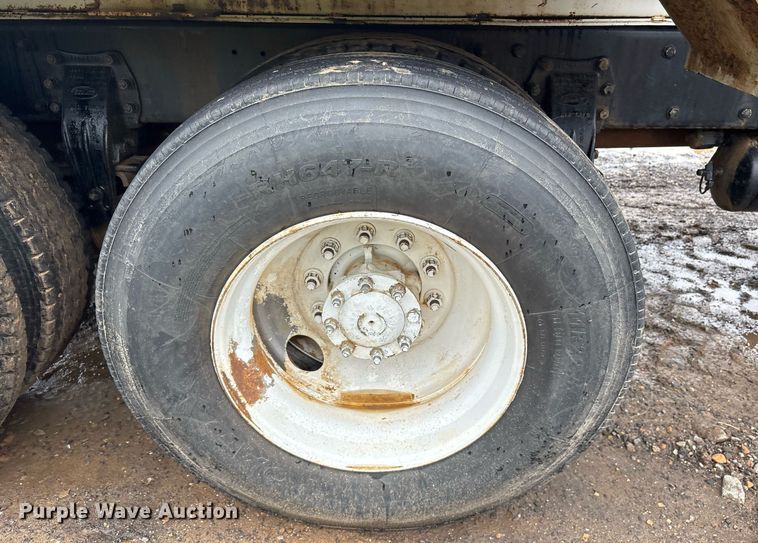 image for item OB9689 2001 Peterbilt 330 water truck