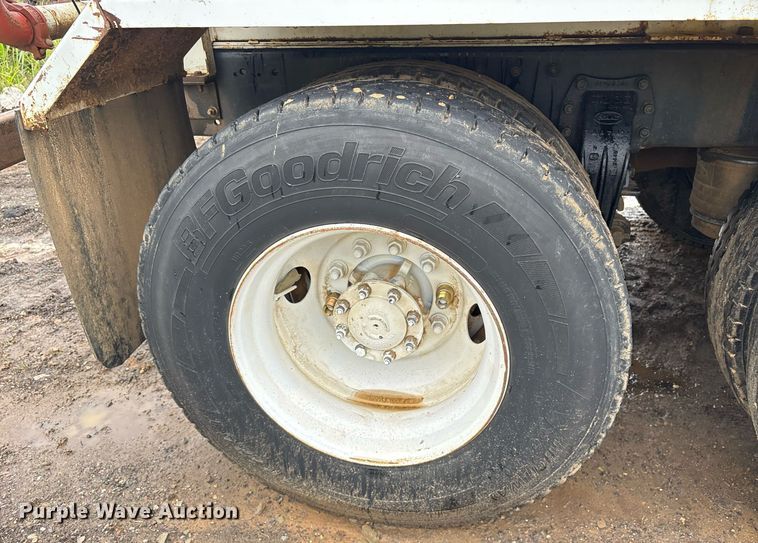 image for item OB9689 2001 Peterbilt 330 water truck