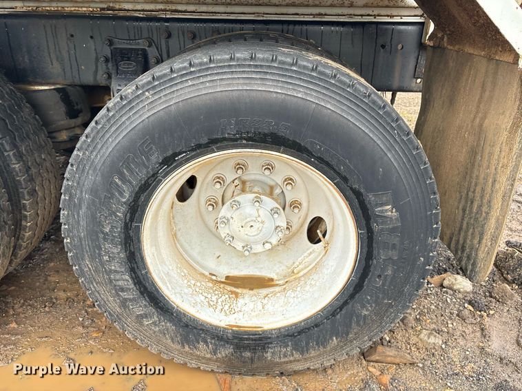 image for item OB9689 2001 Peterbilt 330 water truck