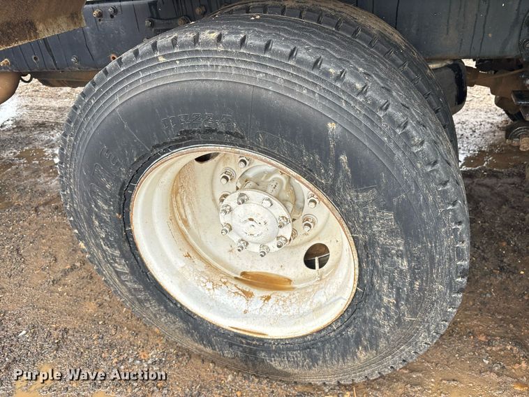 image for item OB9689 2001 Peterbilt 330 water truck