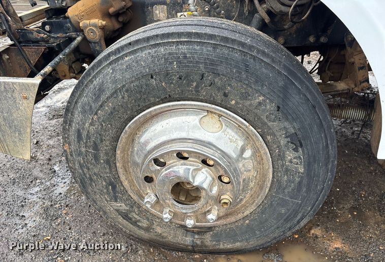 image for item OB9689 2001 Peterbilt 330 water truck