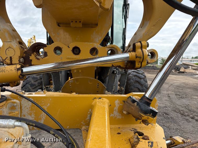 image for item OB9690 2010 Caterpillar 140M motor grader