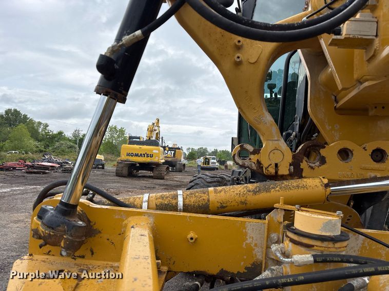 image for item OB9690 2010 Caterpillar 140M motor grader