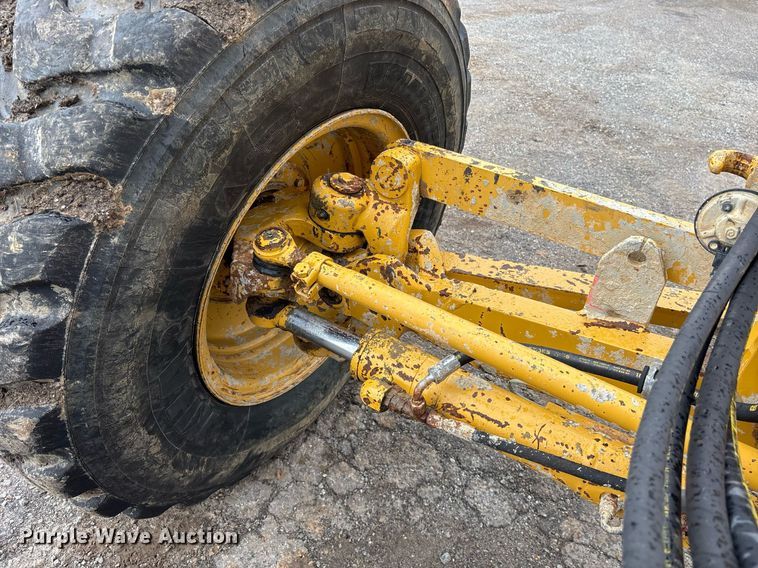 image for item OB9690 2010 Caterpillar 140M motor grader