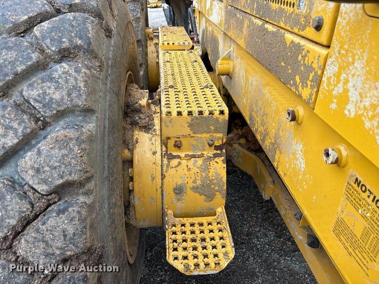 image for item OB9690 2010 Caterpillar 140M motor grader