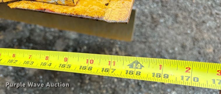 image for item OB9690 2010 Caterpillar 140M motor grader