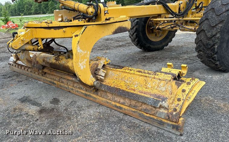 image for item OB9690 2010 Caterpillar 140M motor grader