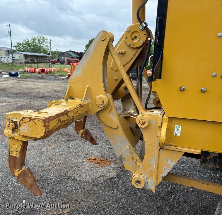 image for item OB9690 2010 Caterpillar 140M motor grader