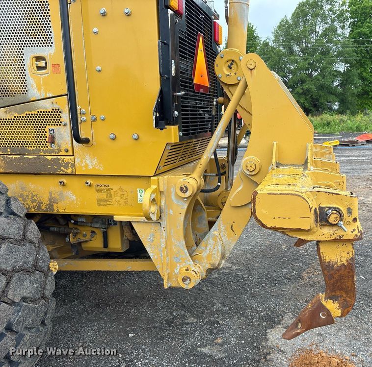 image for item OB9690 2010 Caterpillar 140M motor grader