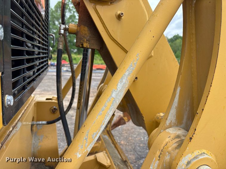 image for item OB9690 2010 Caterpillar 140M motor grader