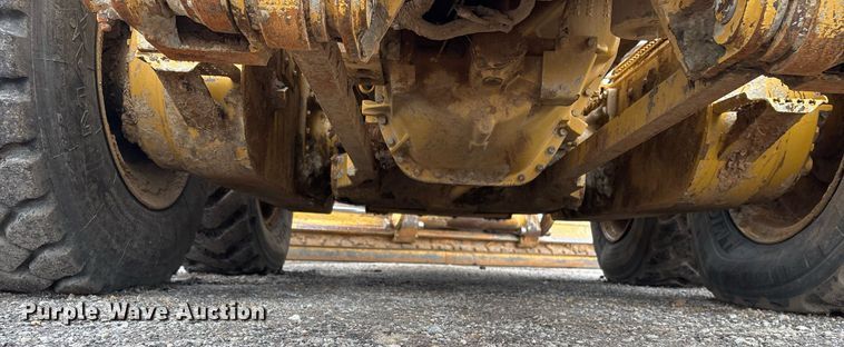 image for item OB9690 2010 Caterpillar 140M motor grader