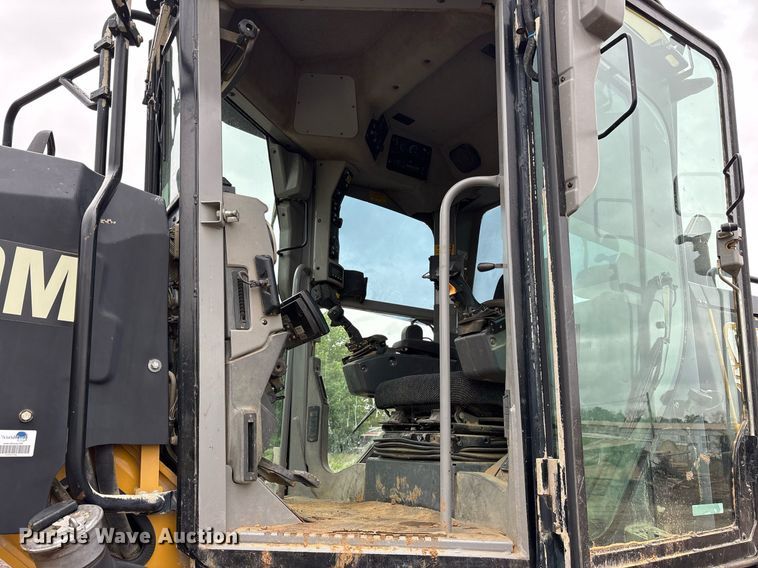 image for item OB9690 2010 Caterpillar 140M motor grader