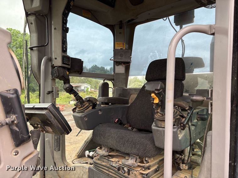 image for item OB9690 2010 Caterpillar 140M motor grader