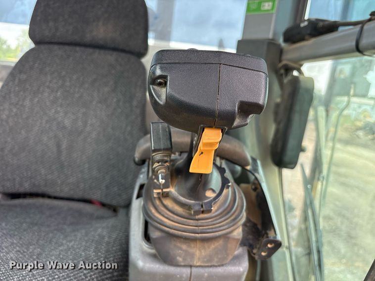 image for item OB9690 2010 Caterpillar 140M motor grader