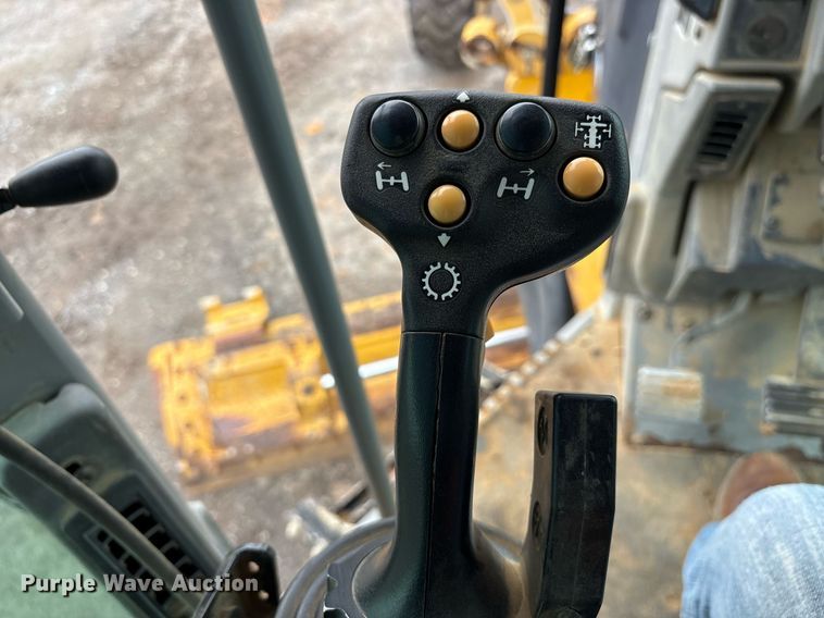 image for item OB9690 2010 Caterpillar 140M motor grader