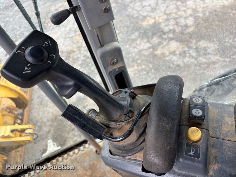 image for item OB9690 2010 Caterpillar 140M motor grader