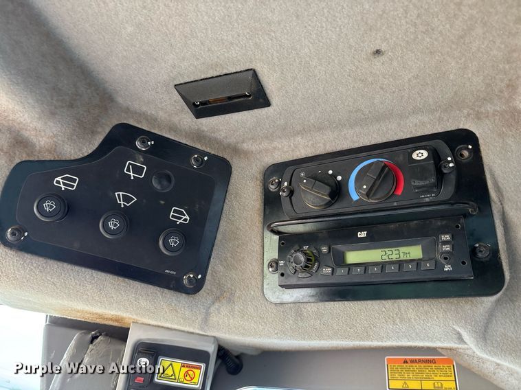 image for item OB9690 2010 Caterpillar 140M motor grader