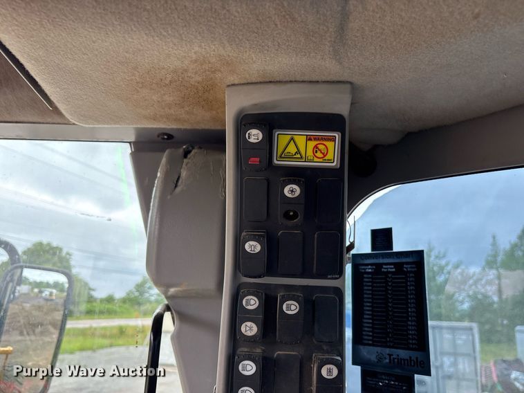 image for item OB9690 2010 Caterpillar 140M motor grader