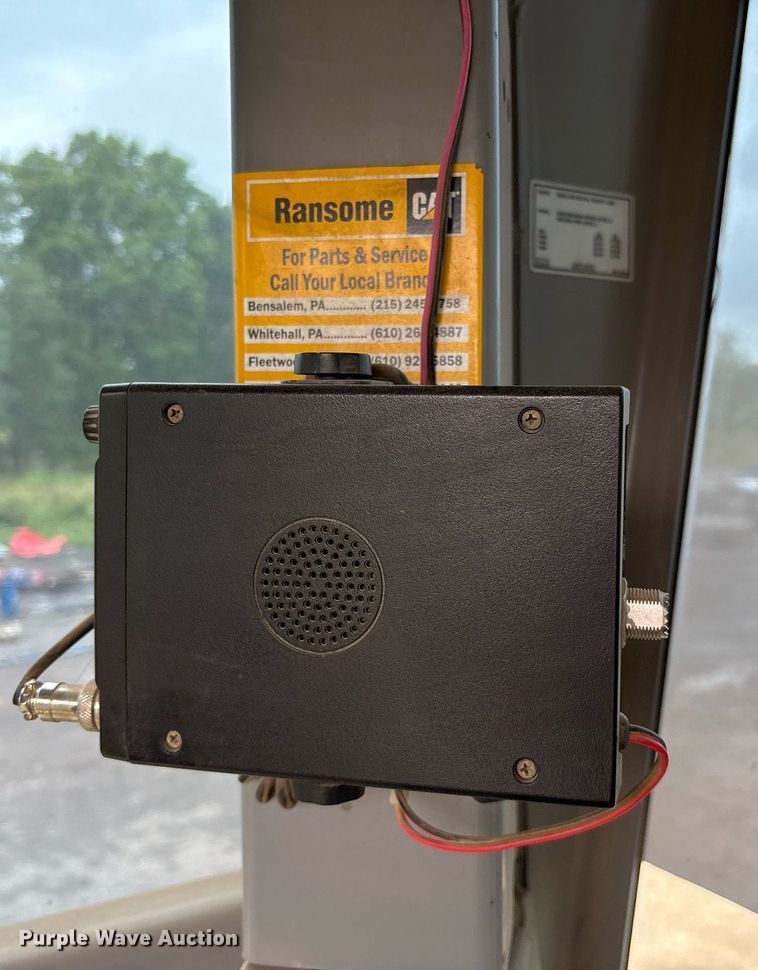 image for item OB9690 2010 Caterpillar 140M motor grader