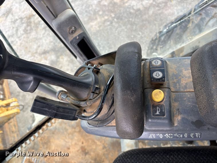 image for item OB9690 2010 Caterpillar 140M motor grader