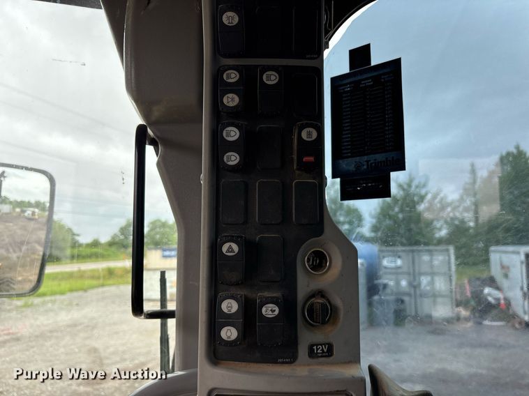 image for item OB9690 2010 Caterpillar 140M motor grader