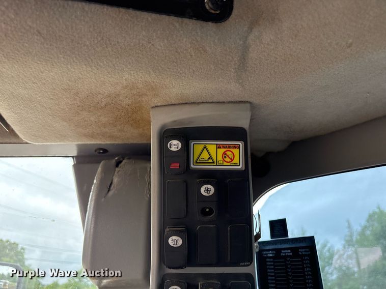 image for item OB9690 2010 Caterpillar 140M motor grader