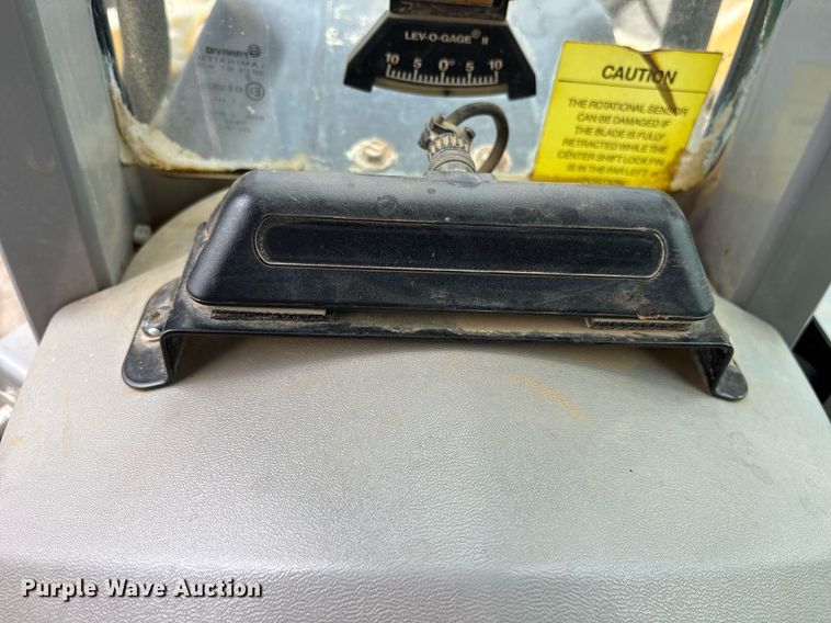 image for item OB9690 2010 Caterpillar 140M motor grader