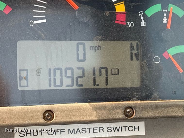 image for item OB9690 2010 Caterpillar 140M motor grader