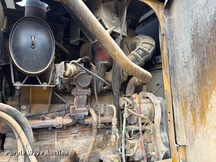 image for item OB9690 2010 Caterpillar 140M motor grader