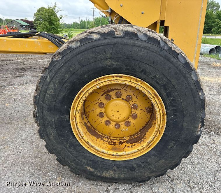 image for item OB9690 2010 Caterpillar 140M motor grader