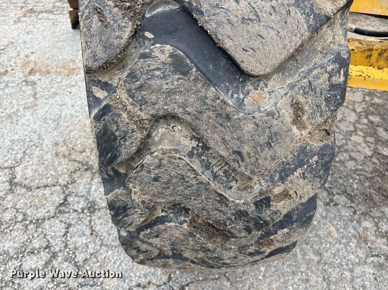 image for item OB9690 2010 Caterpillar 140M motor grader