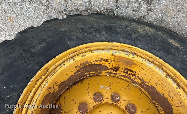 image for item OB9690 2010 Caterpillar 140M motor grader