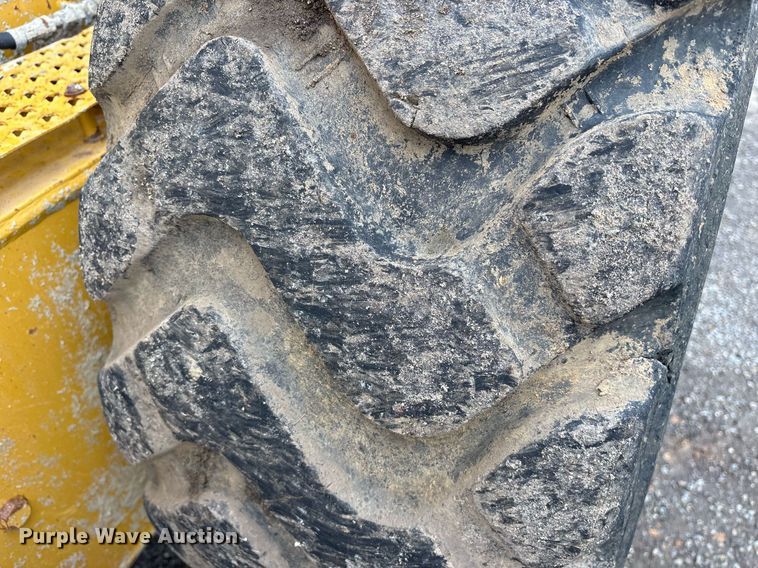 image for item OB9690 2010 Caterpillar 140M motor grader